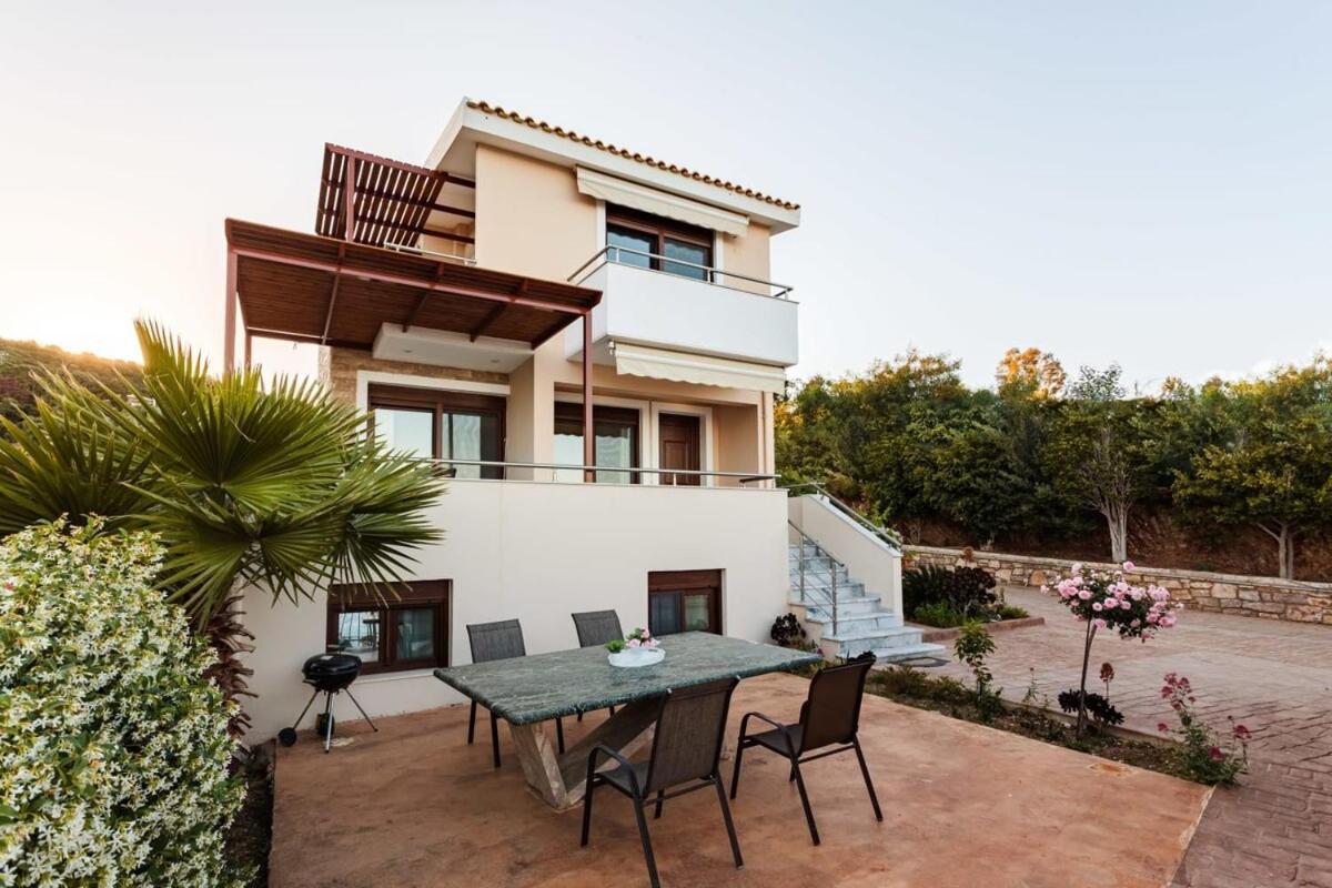 Villa Armonia - Beachfront Majestic Retreat Petalídhion Екстериор снимка