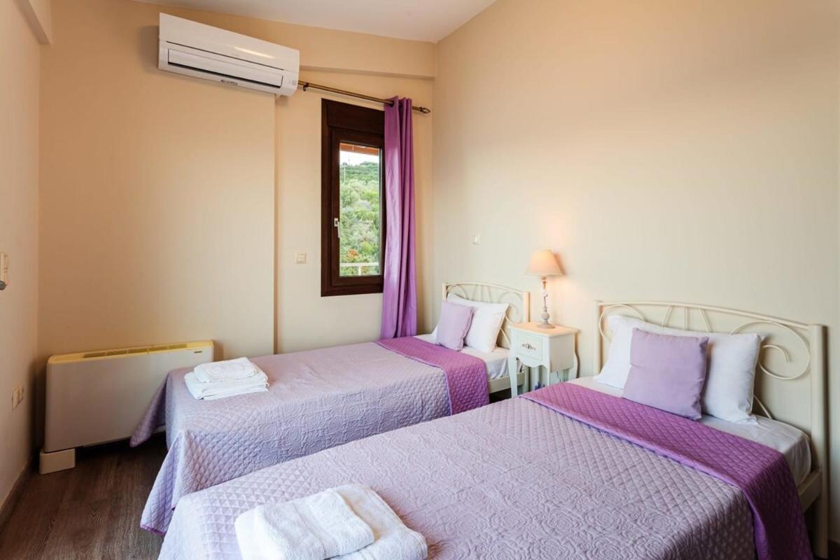 Villa Armonia - Beachfront Majestic Retreat Petalídhion Екстериор снимка