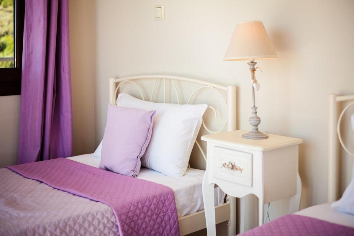 Villa Armonia - Beachfront Majestic Retreat Petalídhion Екстериор снимка