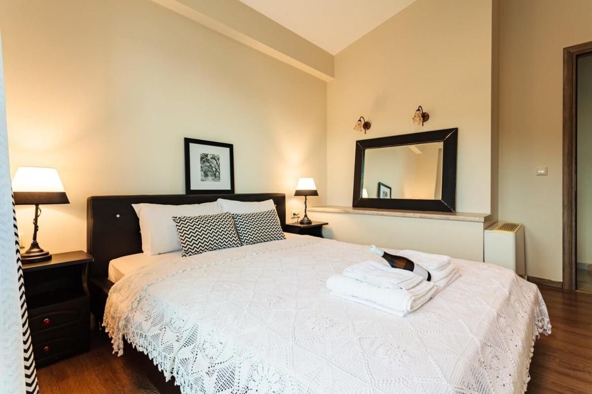 Villa Armonia - Beachfront Majestic Retreat Petalídhion Екстериор снимка