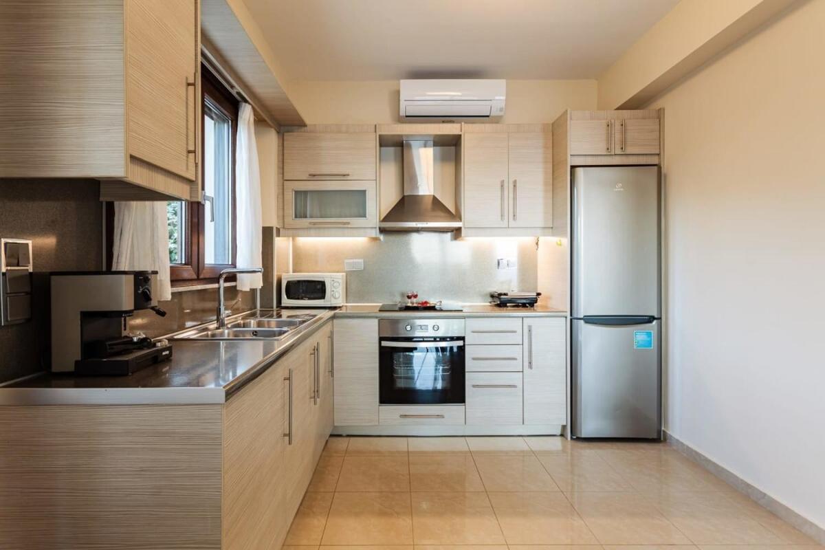 Villa Armonia - Beachfront Majestic Retreat Petalídhion Екстериор снимка