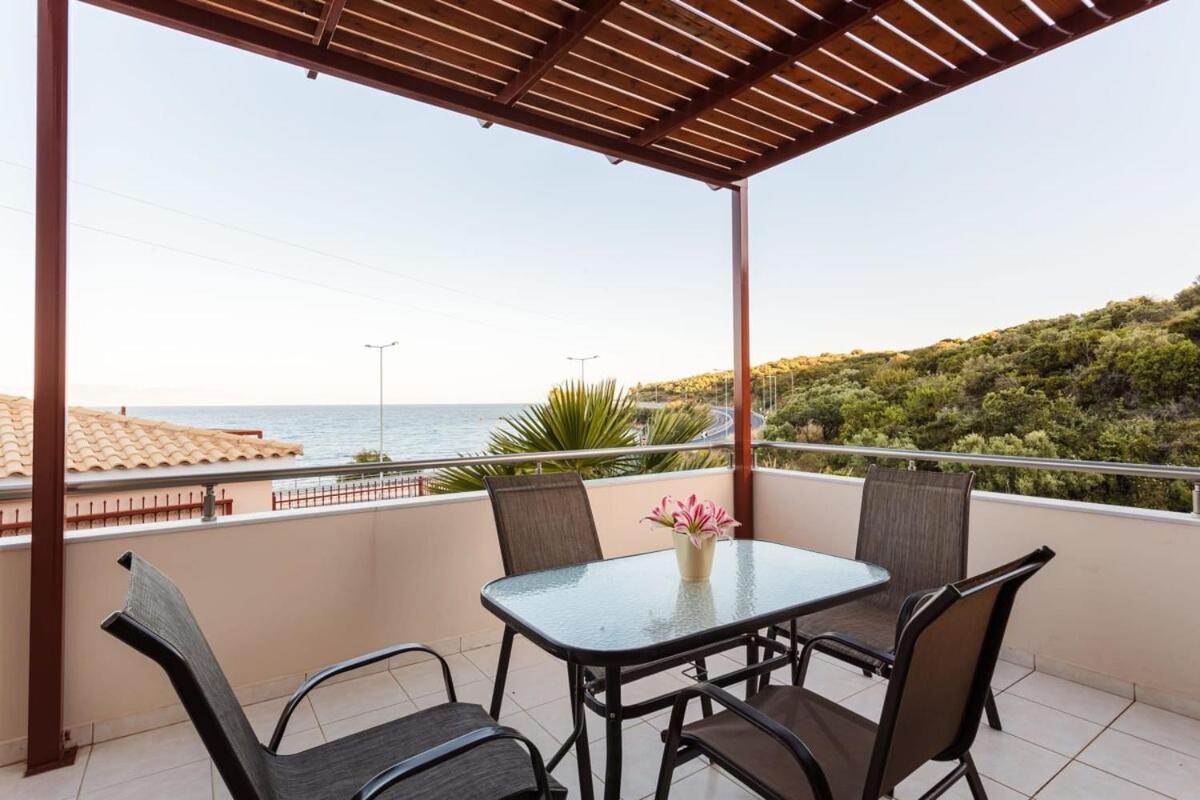 Villa Armonia - Beachfront Majestic Retreat Petalídhion Екстериор снимка