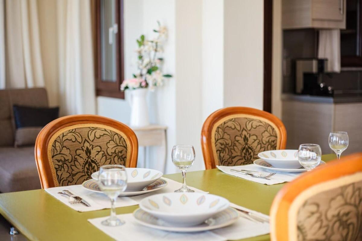 Villa Armonia - Beachfront Majestic Retreat Petalídhion Екстериор снимка