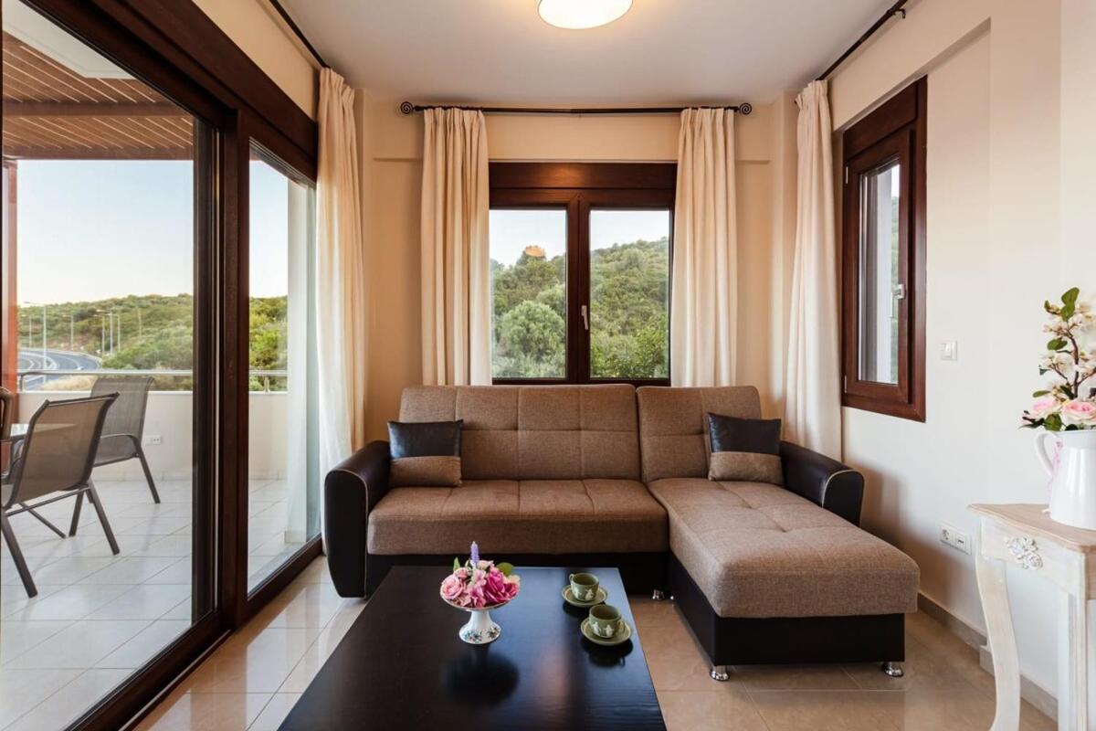 Villa Armonia - Beachfront Majestic Retreat Petalídhion Екстериор снимка