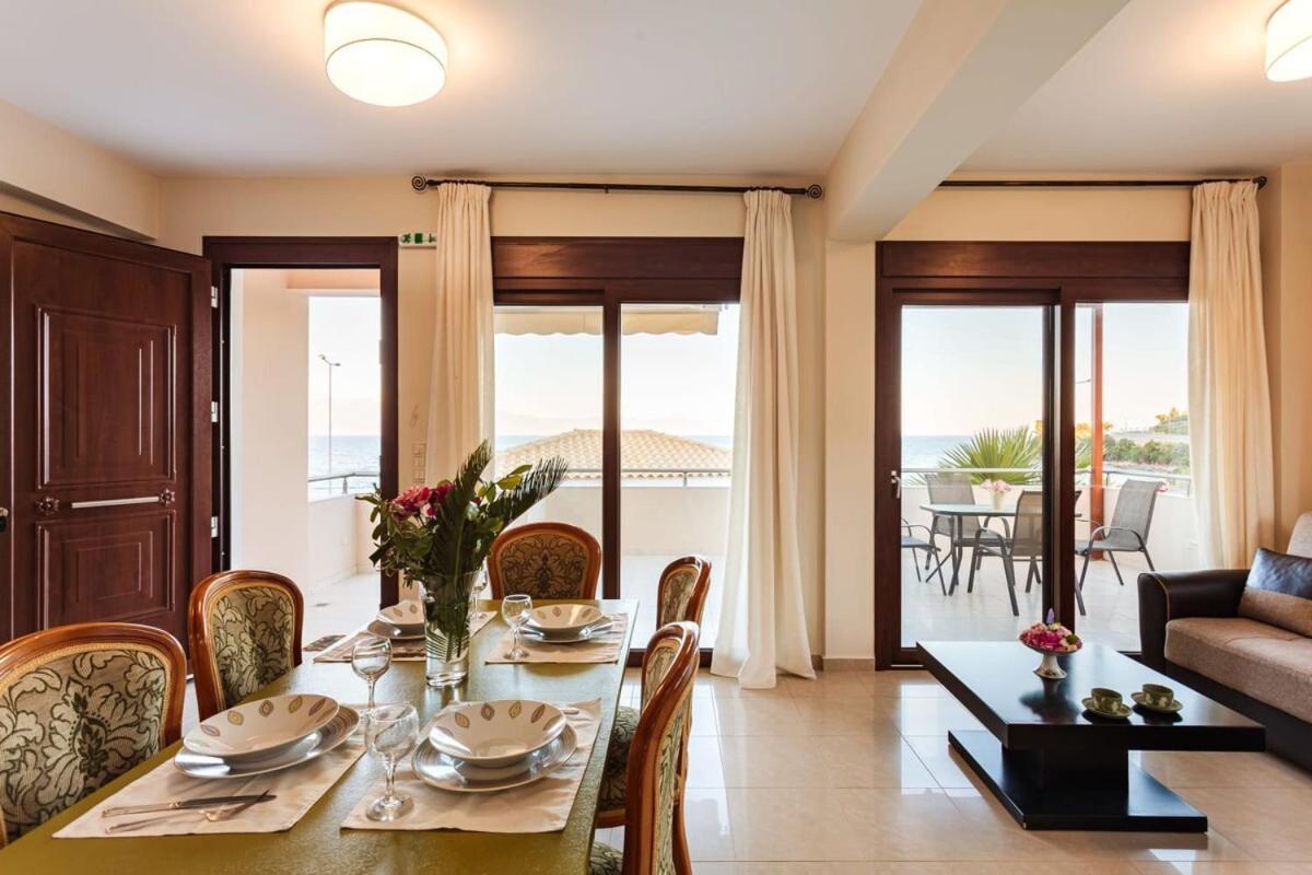 Villa Armonia - Beachfront Majestic Retreat Petalídhion Екстериор снимка