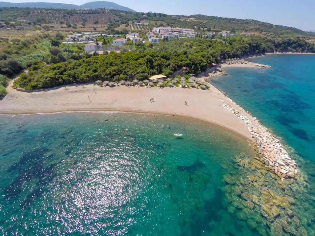Villa Armonia - Beachfront Majestic Retreat Petalídhion Екстериор снимка